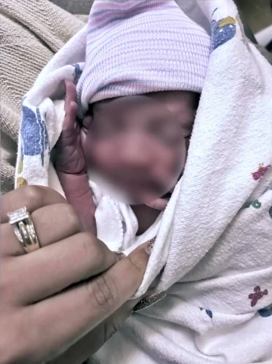 Akılalmaz olay: Bebeğini Facebook'ta sattı! Bebeğin kanında uyuşturucu çıktı 17